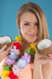 Sexy Flowery Vanea H Loves Coconut