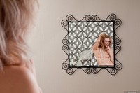 Vika Posing