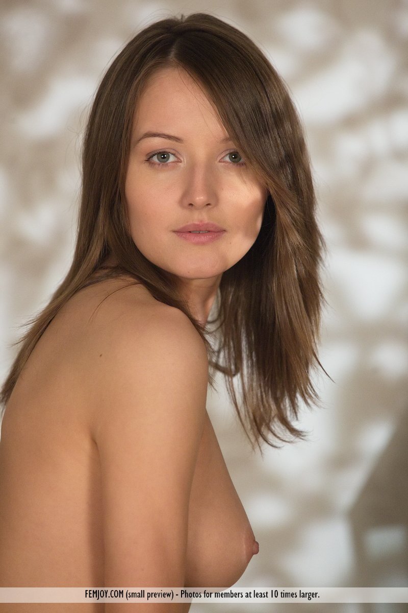 Barbara Sexy Nude Pics 02