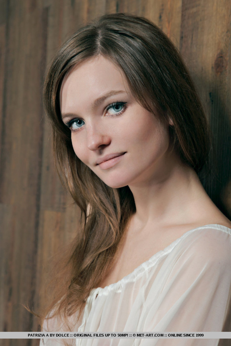 Pretty brunette Patrizia 01