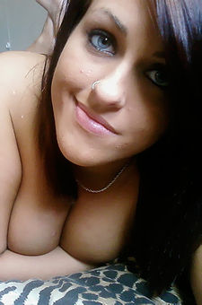 Amateur Girl Shows Off Her Boobs