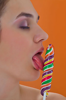 NAKED HOTTIE PLAYING WITH CANDY BOOBS 