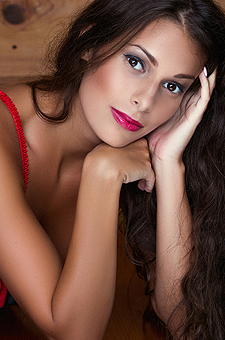 Sexy Lia Taylor In Shades Of Cinnamon