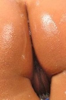 Hot bath to show her pussy